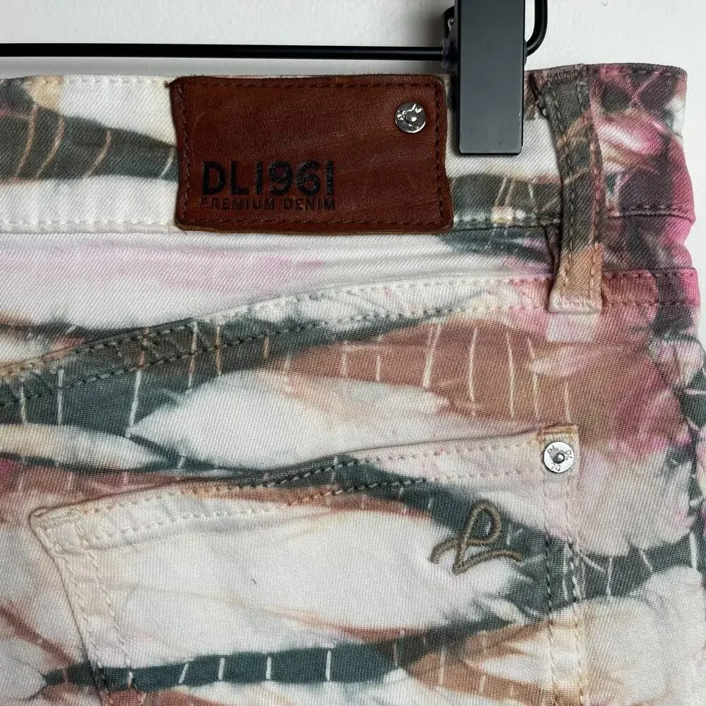 DL1961 Abstract Tie Dye Denim Shorts Sz 26 Frayed Boho Festival‎ Y2K Indie